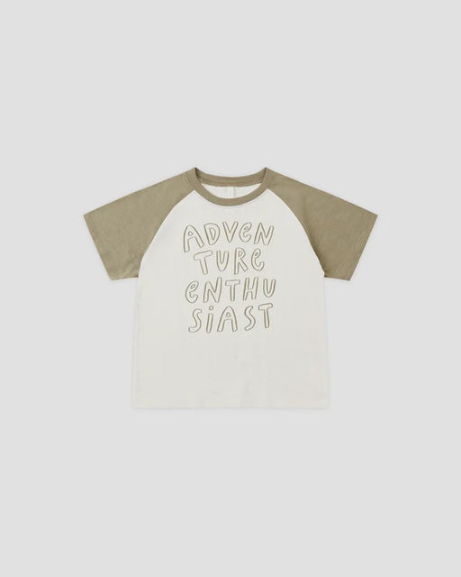 RYLEE + CRU - RAGLAN TEE ADVENTURE ENTHUSIAST OLIVE