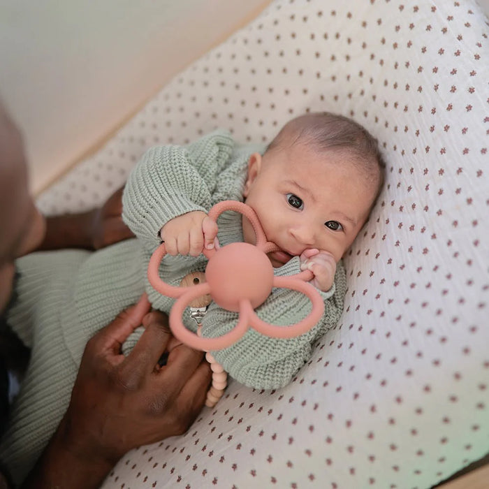 MUSHIE - RATTLE TEETHER DAISY