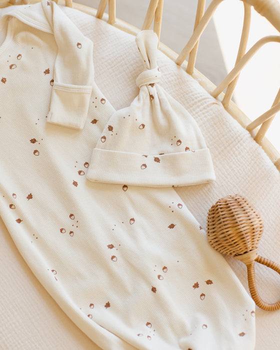 QUINCY MAE - KNOTTED BABY GOWN & HAT SET ACORNS