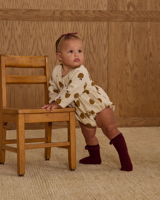 RYLEE + CRU - LONG SLEEVE BUBBLE ROMPER GOLDEN APPLES NATURAL