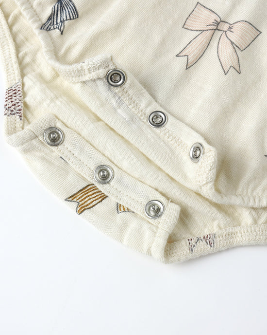 RYLEE + CRU - BUBBLE ONESIE BOWS NATURAL