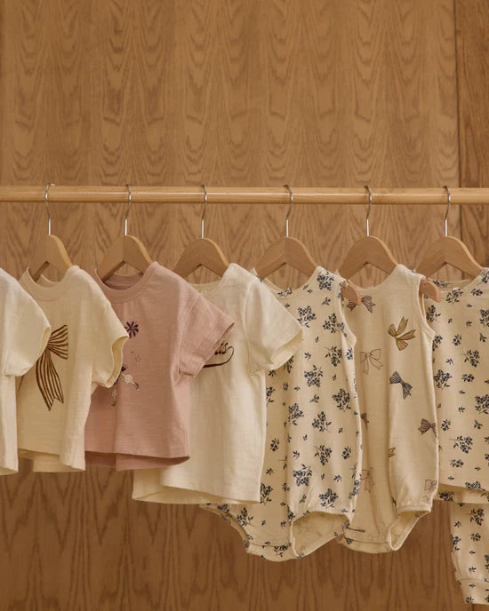 RYLEE + CRU - BOXY BOW TEE NATURAL